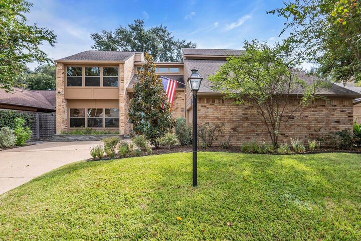 Property Photo:  2327 Briar Branch Drive Drive N  TX 77042 