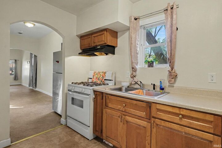 Property Photo:  1221 W Wolf Avenue  IN 46516-2236 