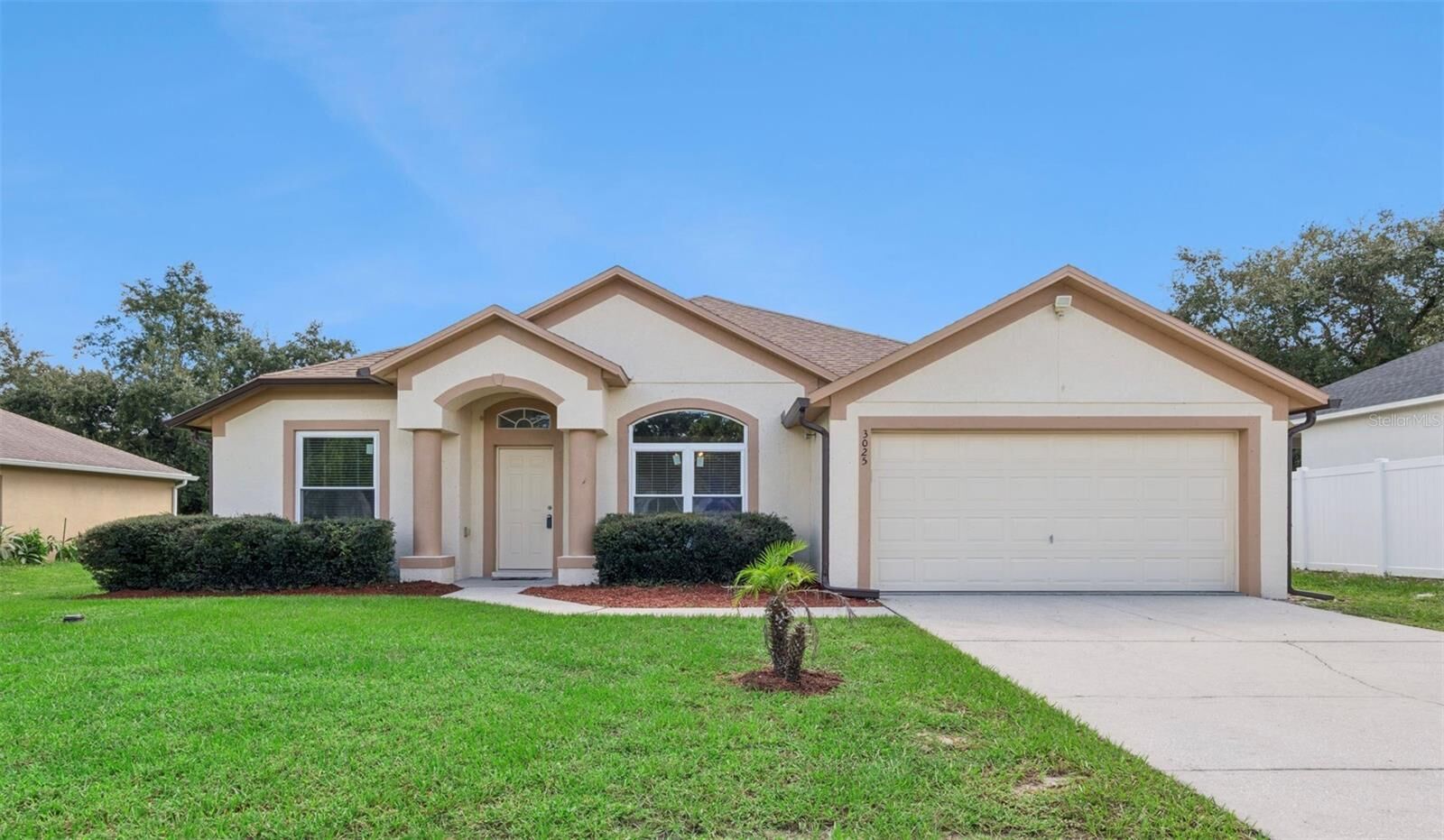 Property Photo: 3025 Fayson Circle FL 32738