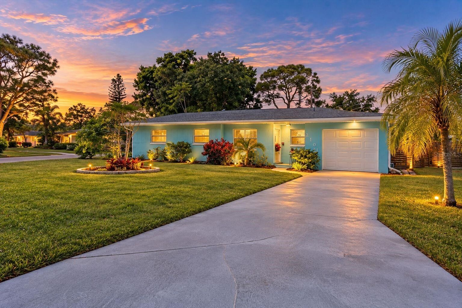 Property Photo:  2101 68th Avenue S  FL 33712 