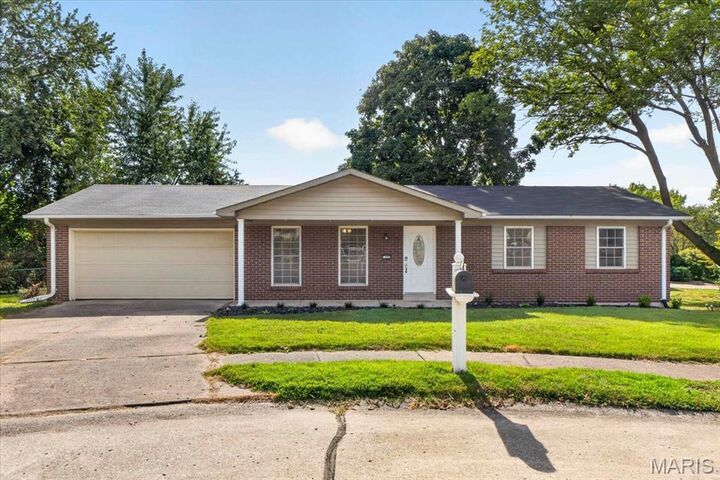 Property Photo: 1008 N Duchesne Drive MO 63301