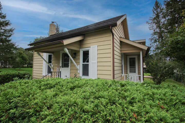 Property Photo:  418 E Arbor Street E  MI 49067 