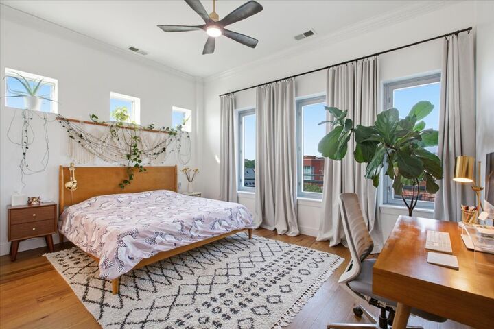Property Photo: 3920 N Sheridan Road 504 IL 60613