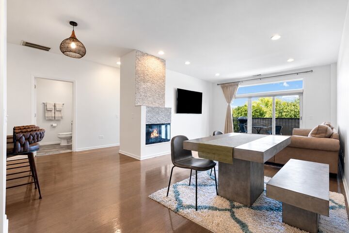 Property Photo:  2040 W Belmont Avenue 405  IL 60618 