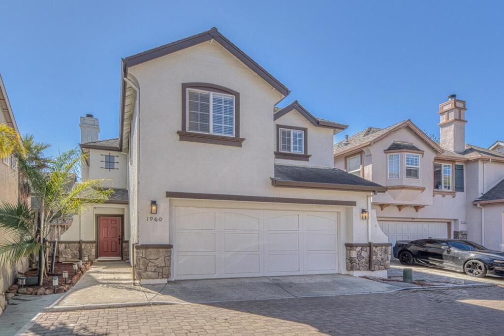 Property Photo:  