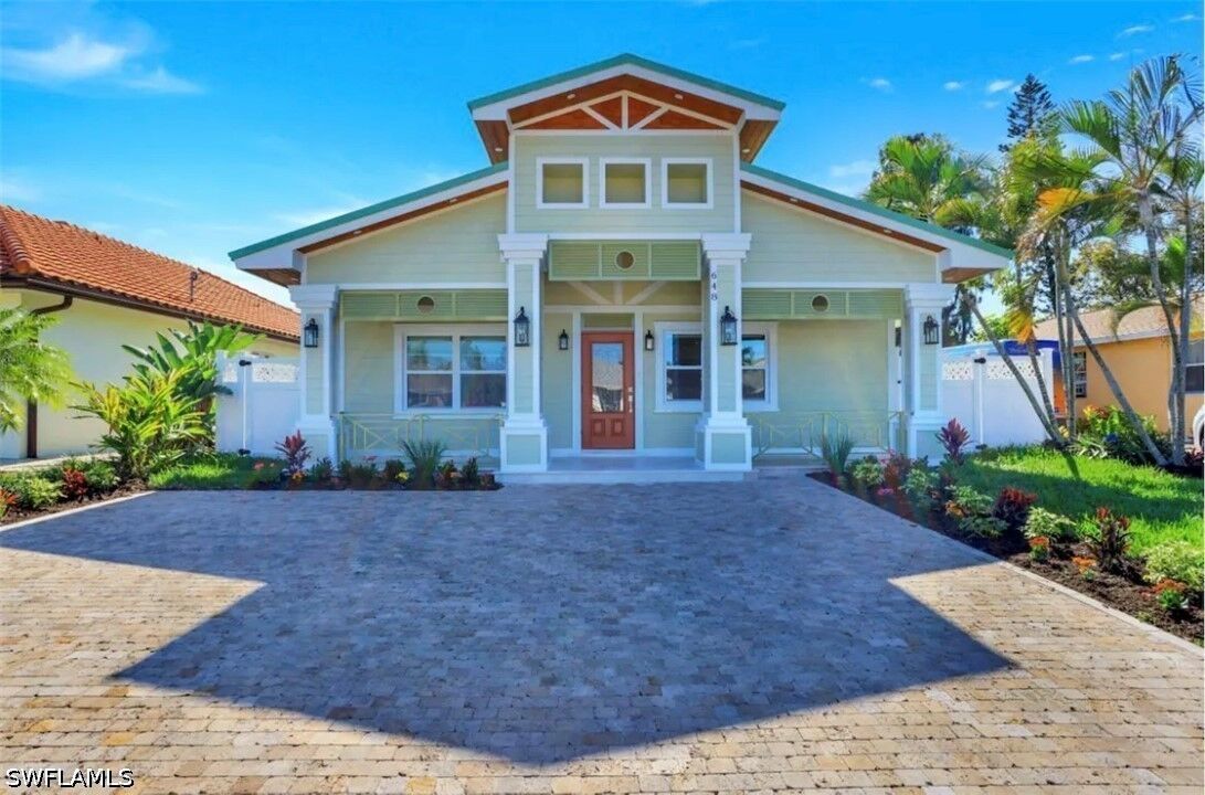 Property Photo: 648 100th Avenue N FL 34108