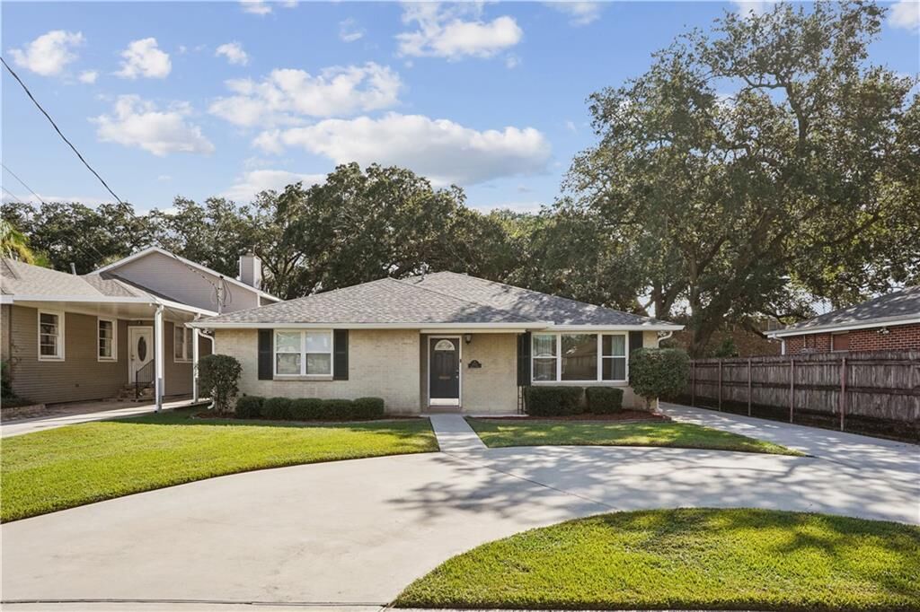 Property Photo: 1013 Helios Avenue LA 70005