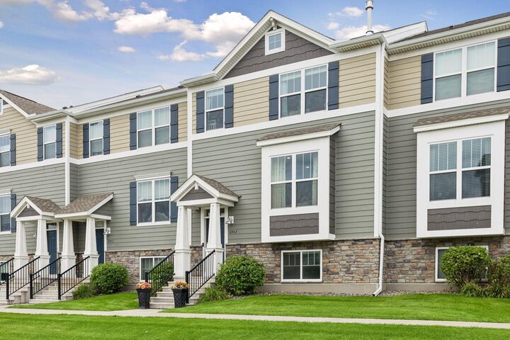 Property Photo:  6957 W Locke Pointe Drive NE  MN 55432 