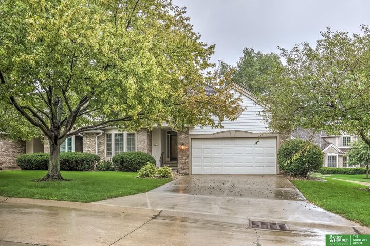 Property Photo: 4 Norwood Court IA 51503
