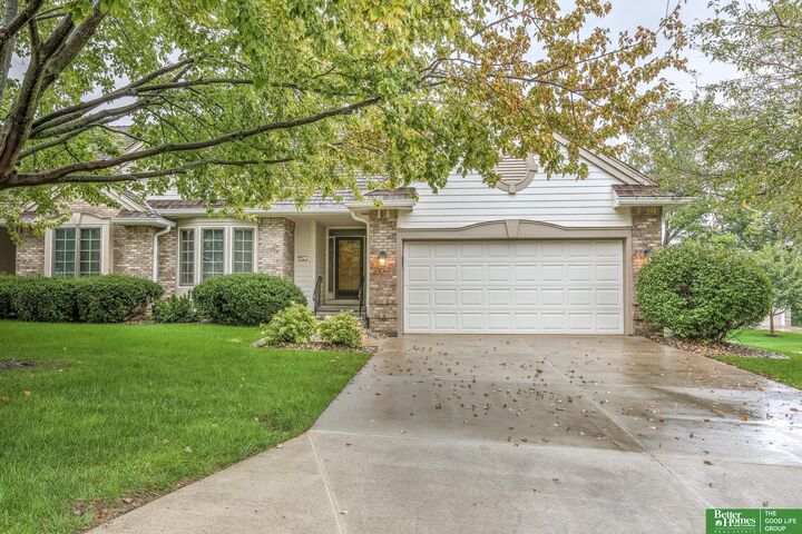 Property Photo:  4 Norwood Court  IA 51503 