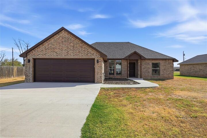 Property Photo:  306 W 4th Street  OK 73532 