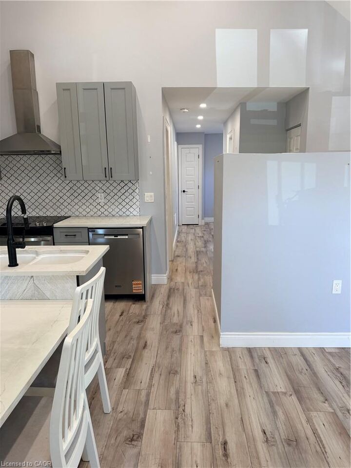 Property Photo:  411 Paling Avenue Upper  ON L8H 5K3 