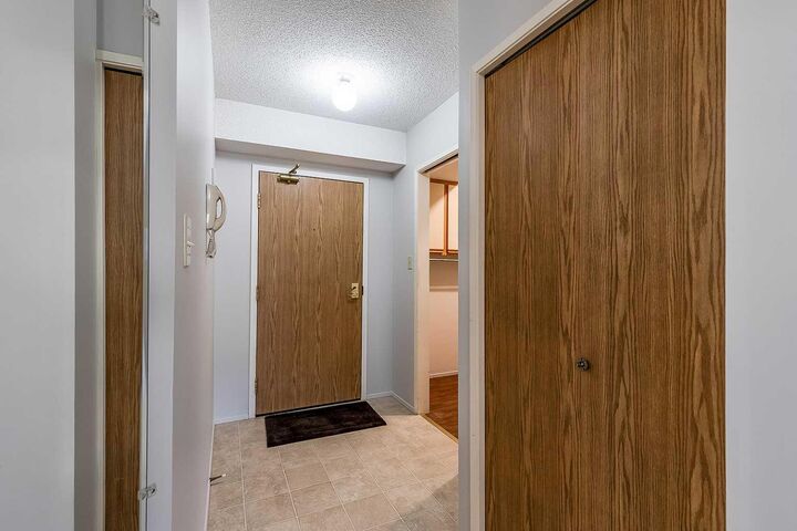 Property Photo: 3090 15 Avenue SE 307 AB T1B 3Z3