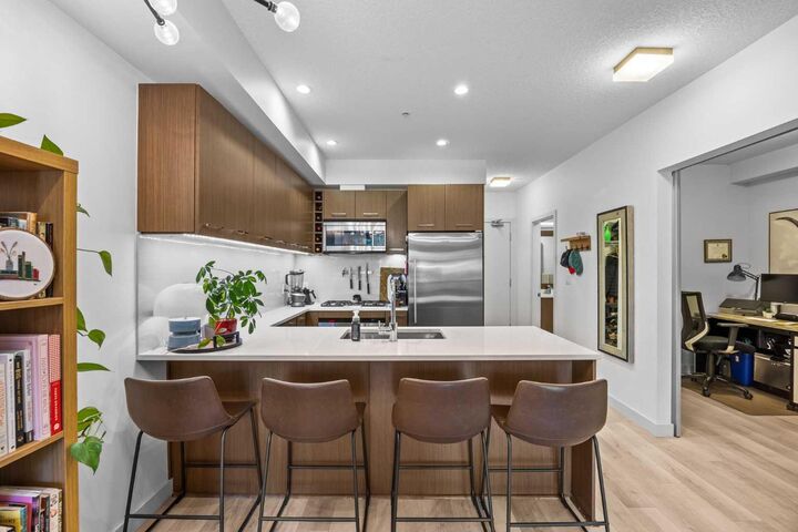 Property Photo:  323 20 Avenue SW 218  AB T2S 2G5 
