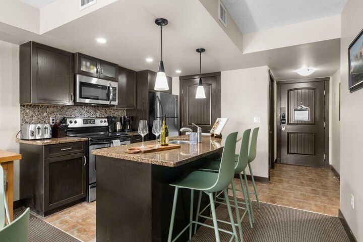 Property Photo:  250 2nd Avenue 2103  AB T1W 2W4 