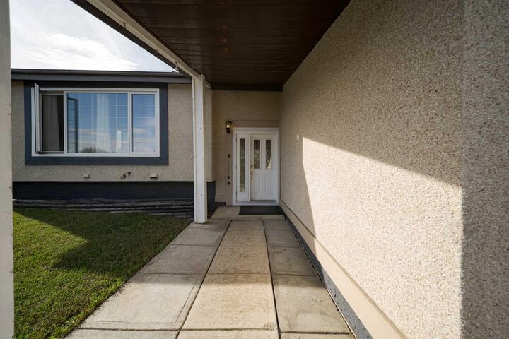 Property Photo: 133 Whiteoak Garden AB T9K 1A7