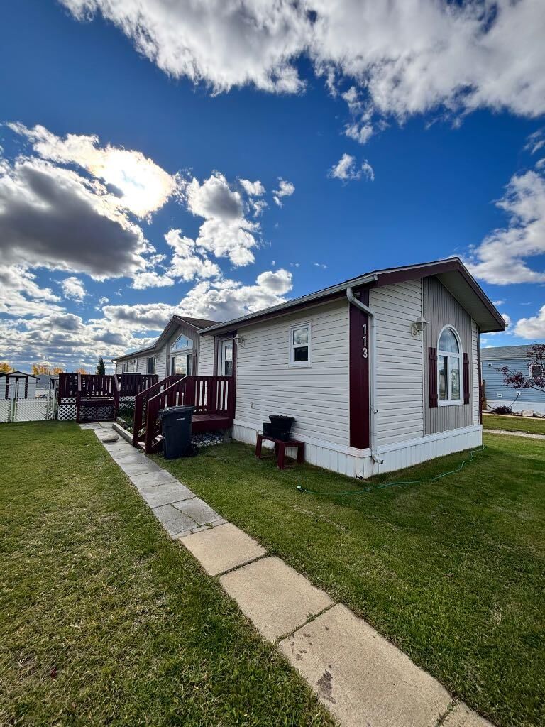 Property Photo:  113 Clark Crescent  AB T8W 5K5 