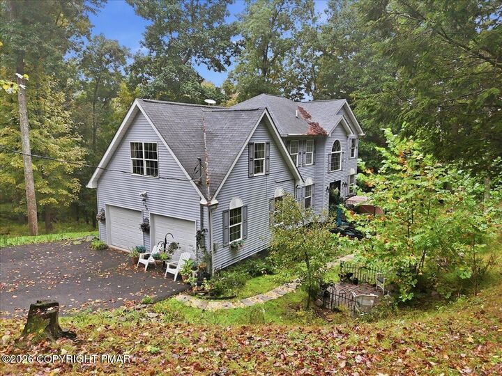 Property Photo:  194 Sportsmen Drive  PA 18326 