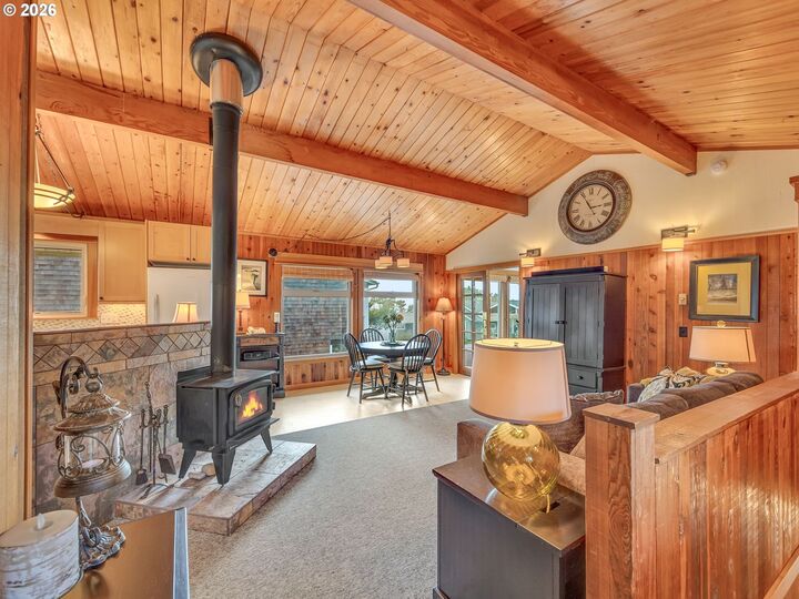 Property Photo:  181 W Sitka St  OR 97110 