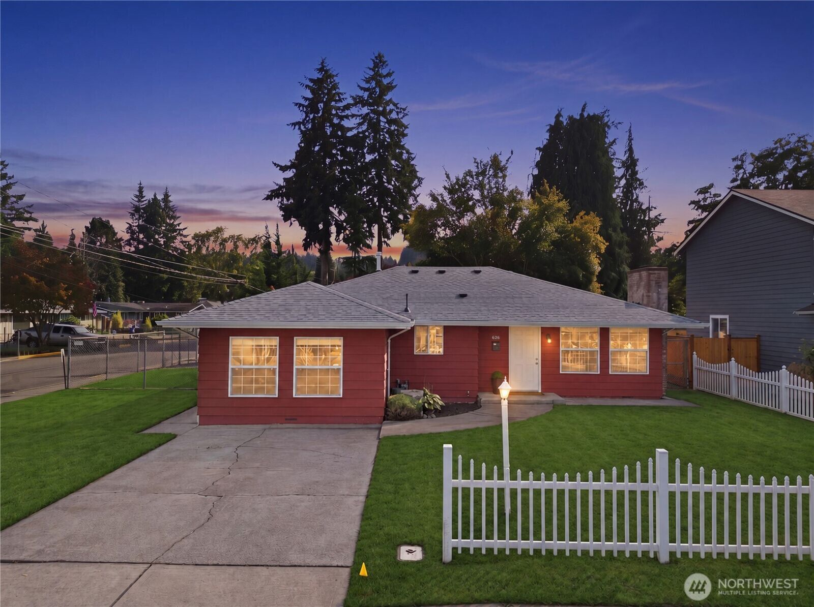 Property Photo: 626 9th Avenue SE WA 98372