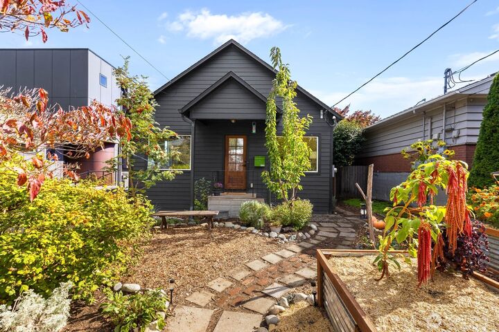 Property Photo:  4430  29th Avenue W  WA 98199 