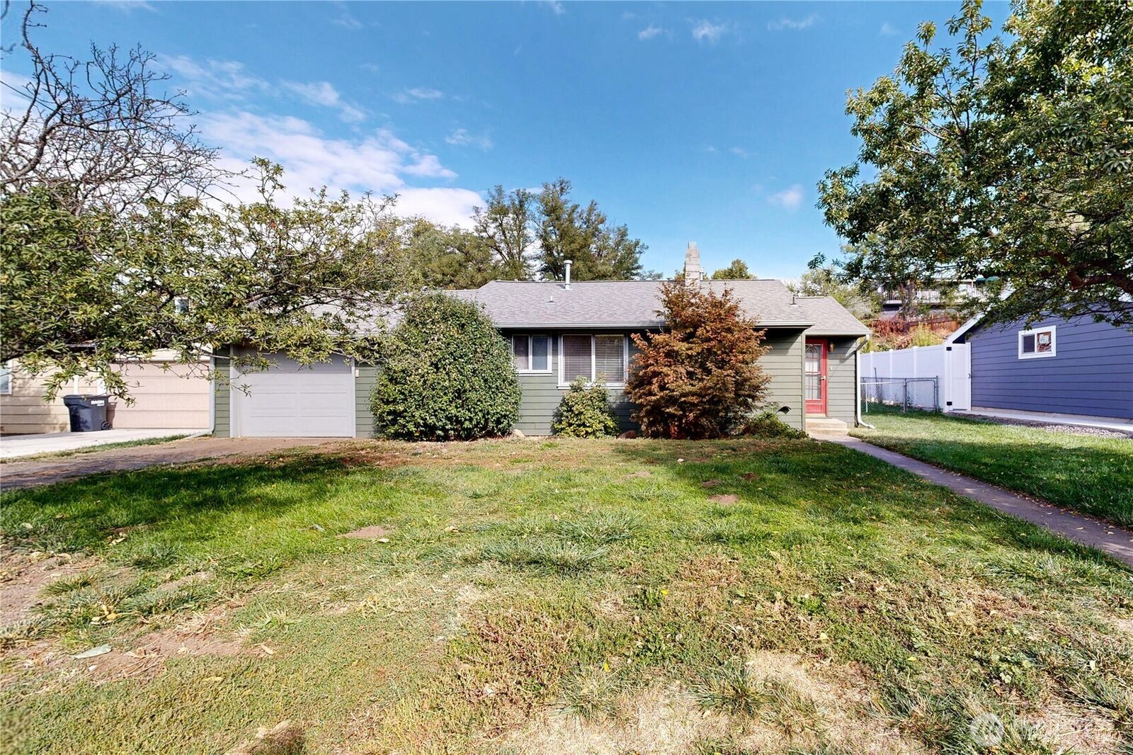 Property Photo: 601 SE 6th Street WA 99324