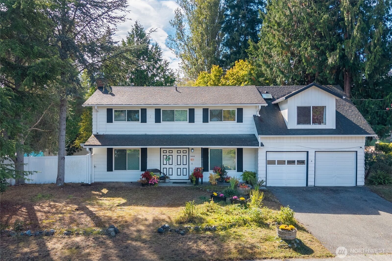 Property Photo: 5604 172nd Place SW WA 98037