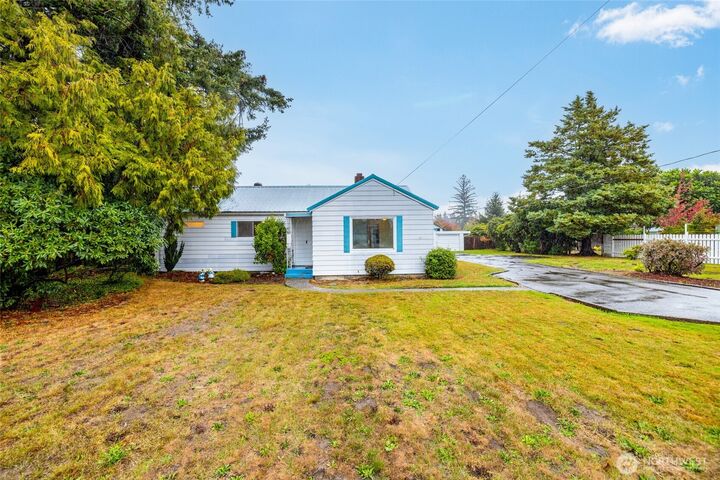 Property Photo: 305 N Township Street WA 98284