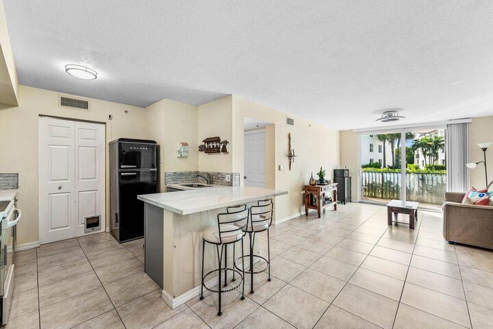 Property Photo: 603 Villa Circle FL 33435