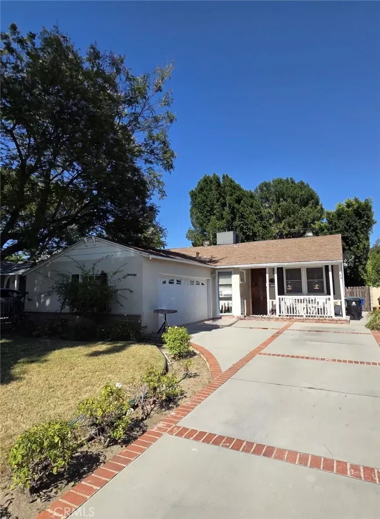 Property Photo: 5420 Columbus Avenue CA 91411