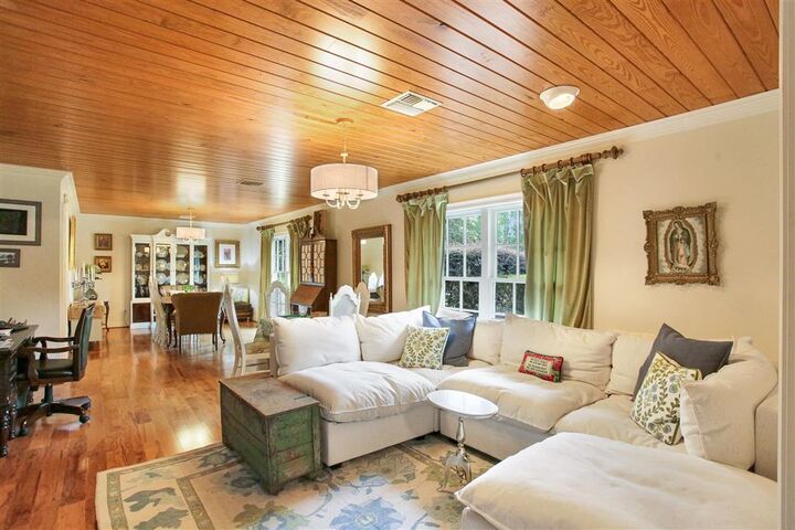 Property Photo:  2103 E Academy Avenue E  LA 70546 