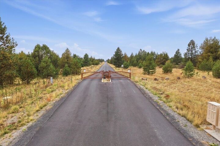 Property Photo:  623 W Slaton Ln  WA 99006 
