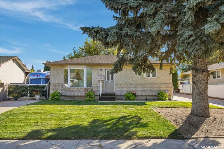Property Photo: 43 Wentworth Crescent SK S7L 4A8