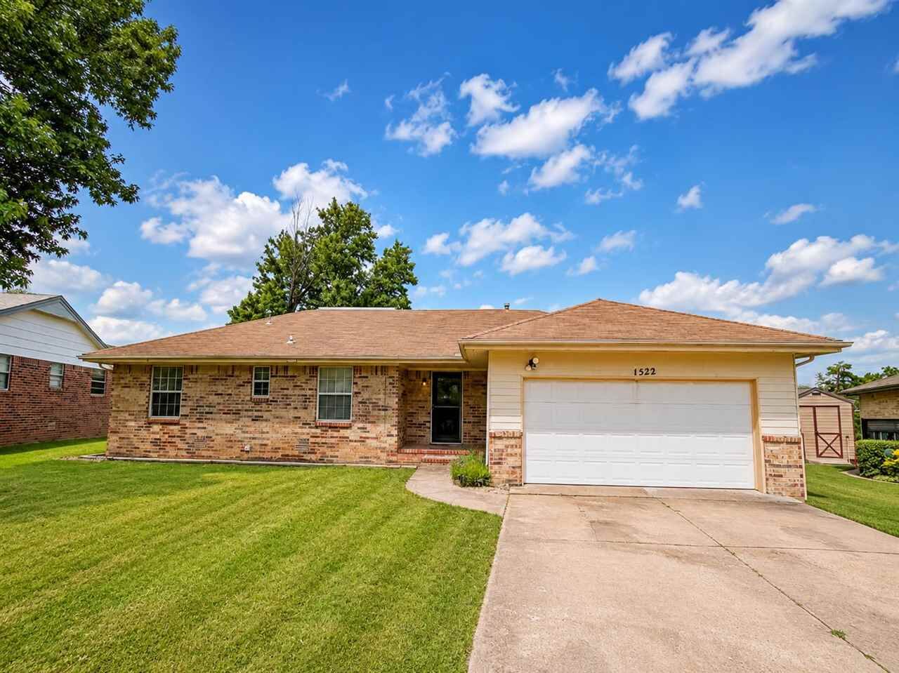Property Photo:  1522 E Hanson Circle  OK 74075 