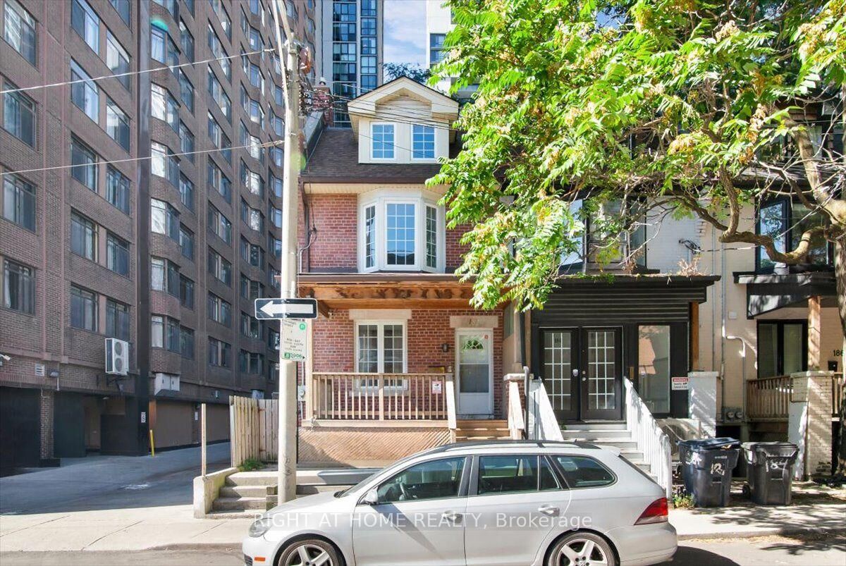 Property Photo: 182 Mutual Street 2nd &Amp 3rd Floor ON M5B 2B3