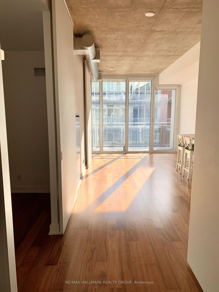 Property Photo: 354 Gladstone Avenue 704 ON K2P 0R4