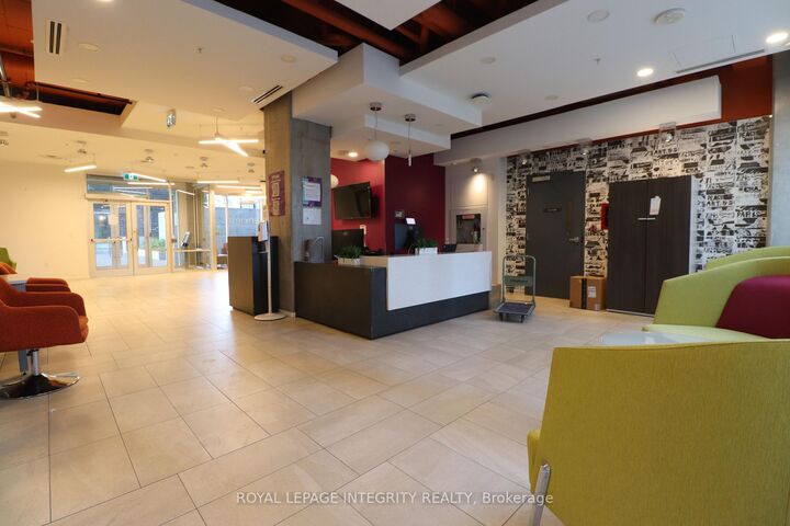 Property Photo:  105 Champagne Avenue 2815  ON K1S 5E5 