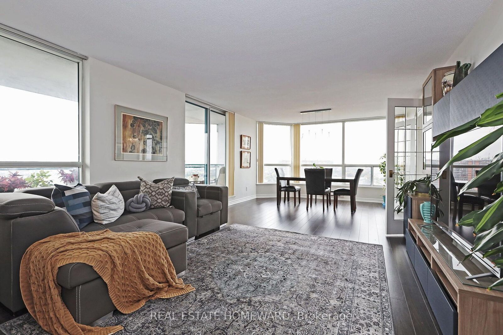 Property Photo:  4725 Sheppard Avenue E 1913  ON M1S 5B2 