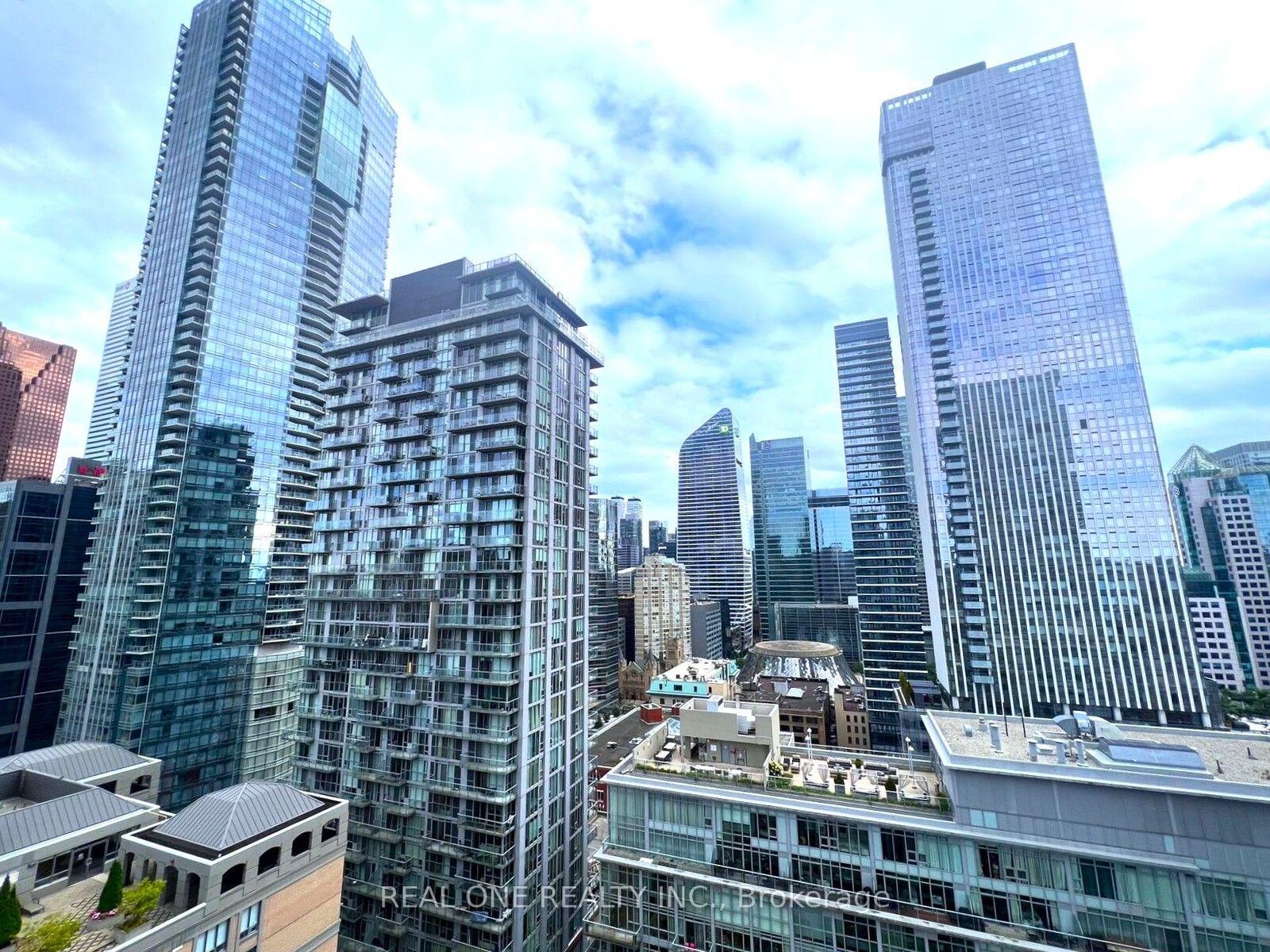 Property Photo:  199 Richmond Street W 2205  ON M5V 0H4 