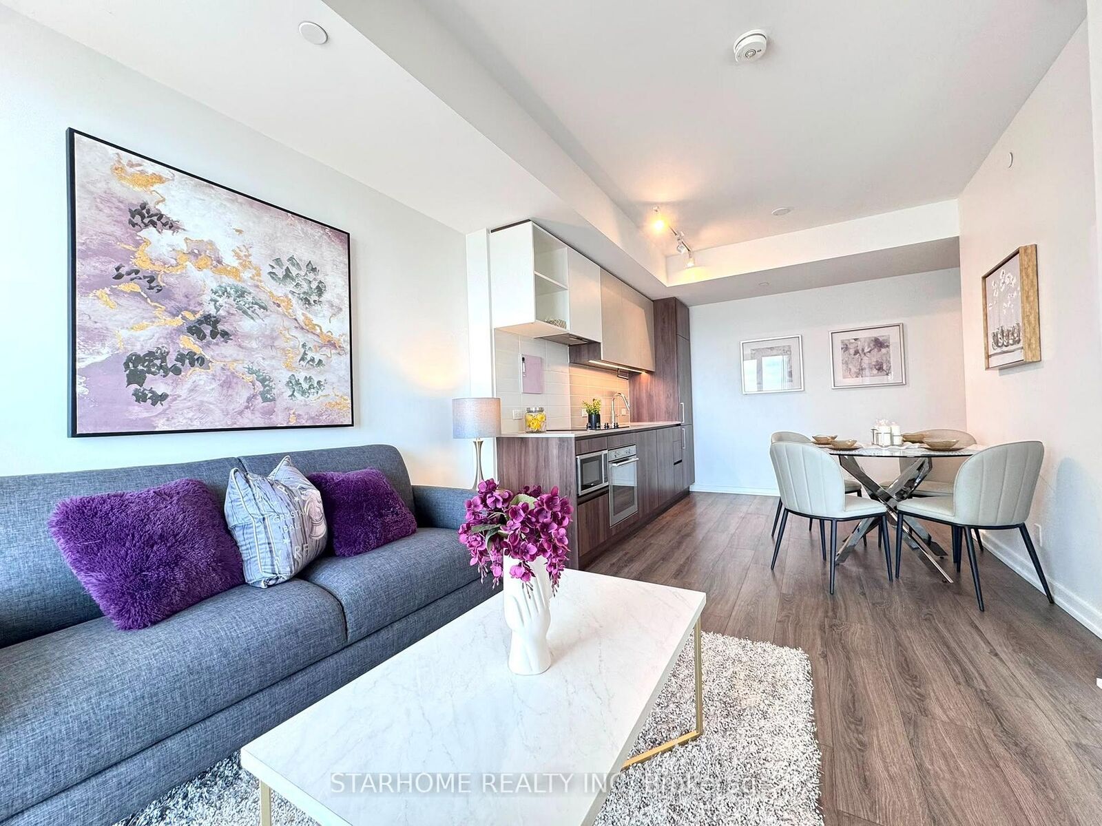 Property Photo:  1000 Portage Parkway 1515  ON L4K 0L1 