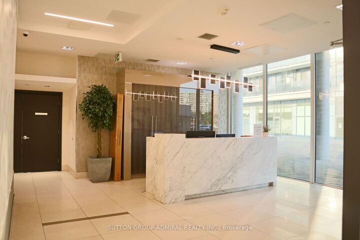 Property Photo:  9618 Yonge Street 1008  ON L4C 0X5 
