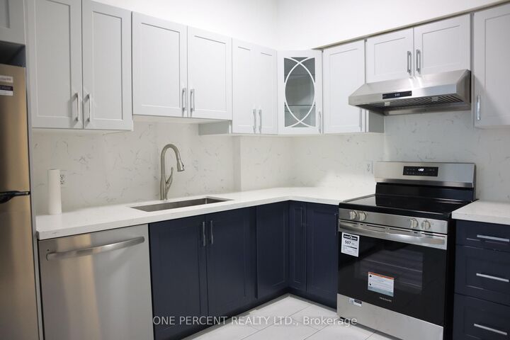 Property Photo:  3055 Elmcreek Road 5  ON L5B 4J9 