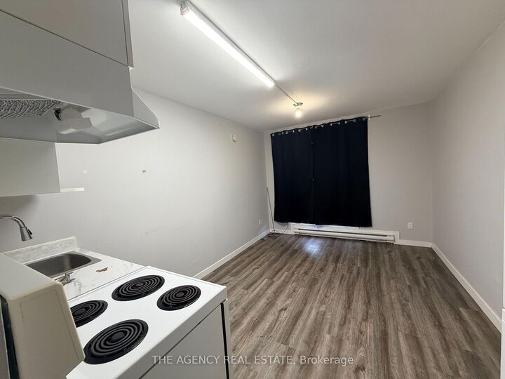 Property Photo:  91 Thames Street S 304  ON N5C 2T2 