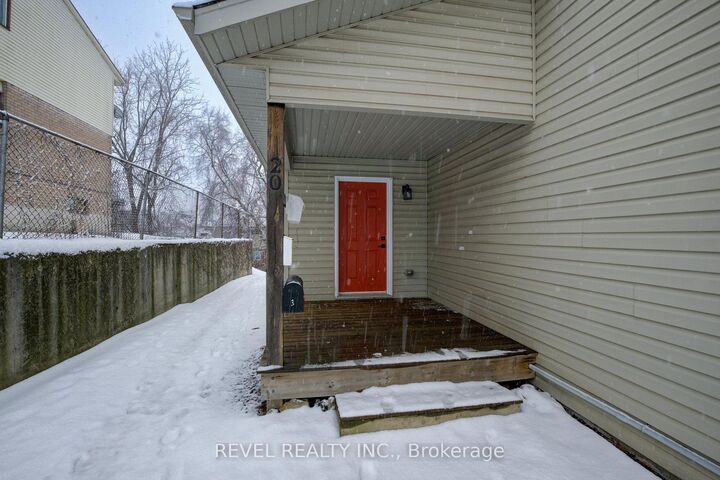 Property Photo:  20 Puleston Street 2  ON N3S 6P2 
