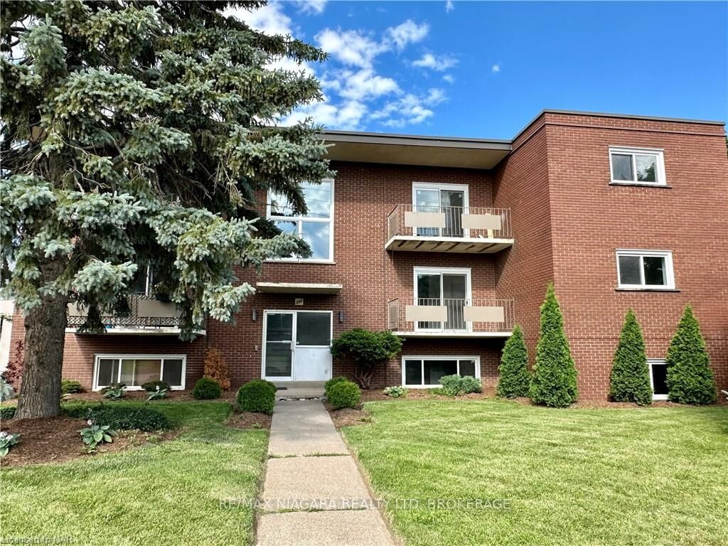 Property Photo:  286 Vine Street 4  ON L2M 4T3 
