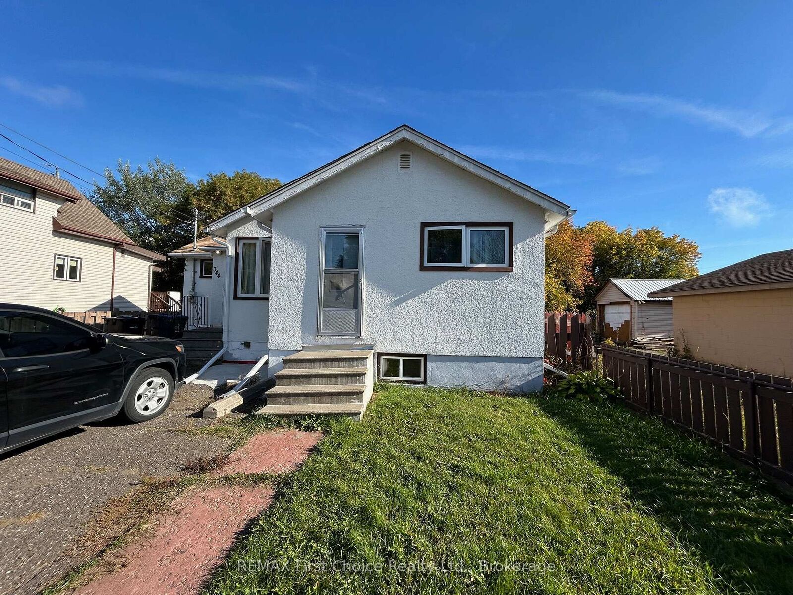 Property Photo:  344 Cornwall Avenue  ON P7B 1T3 