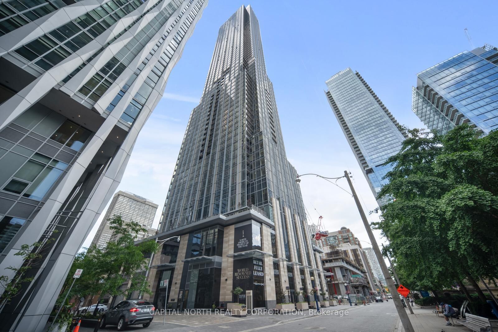 Property Photo:  11 Yorkville Avenue 5908  ON M4W 0B7 