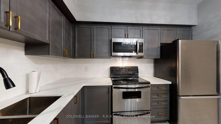 Property Photo:  157 Wellington Street E 103  ON L9R 0R7 