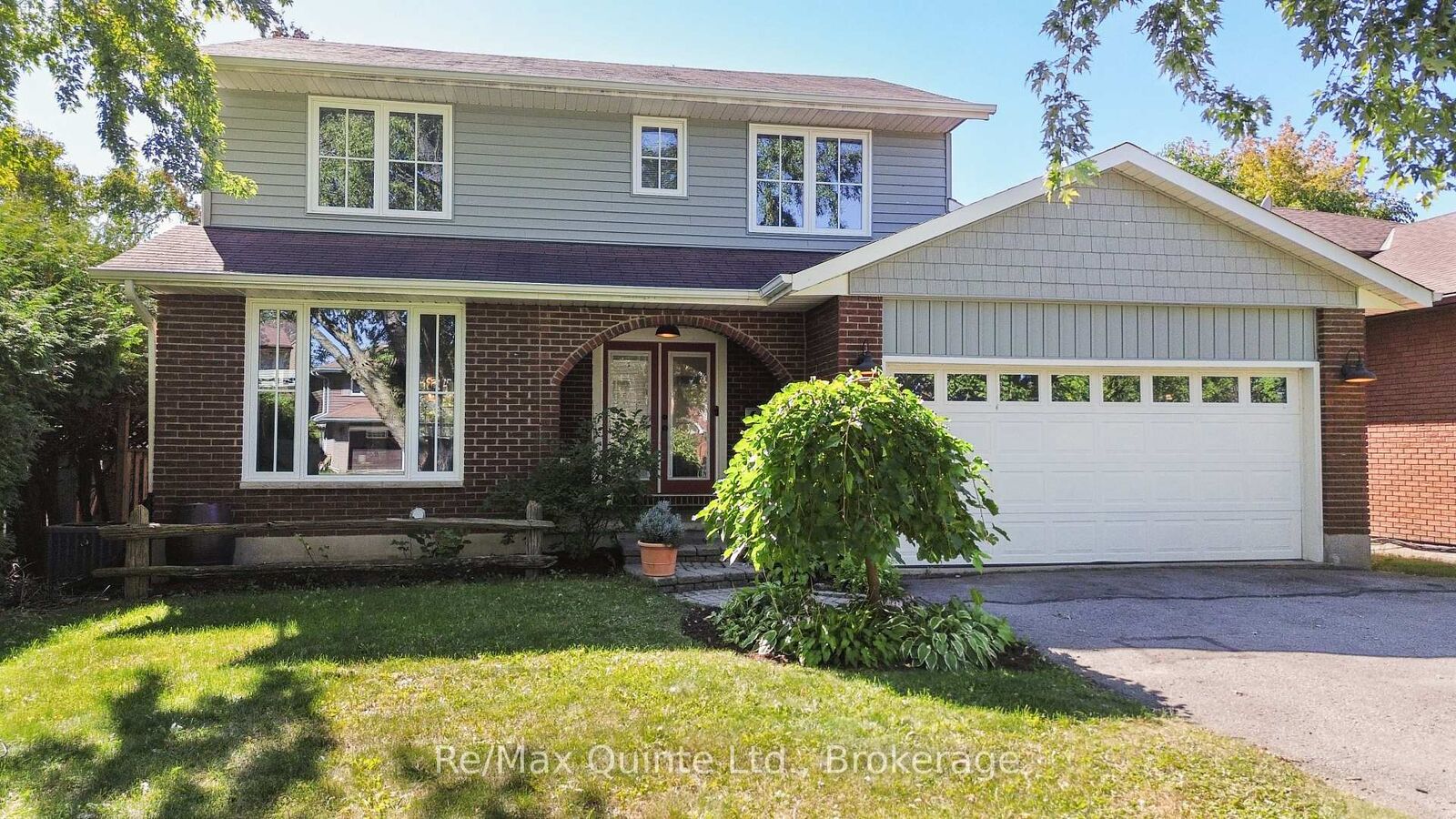 Property Photo:  69 Kensington Crescent  ON K8P 4T4 