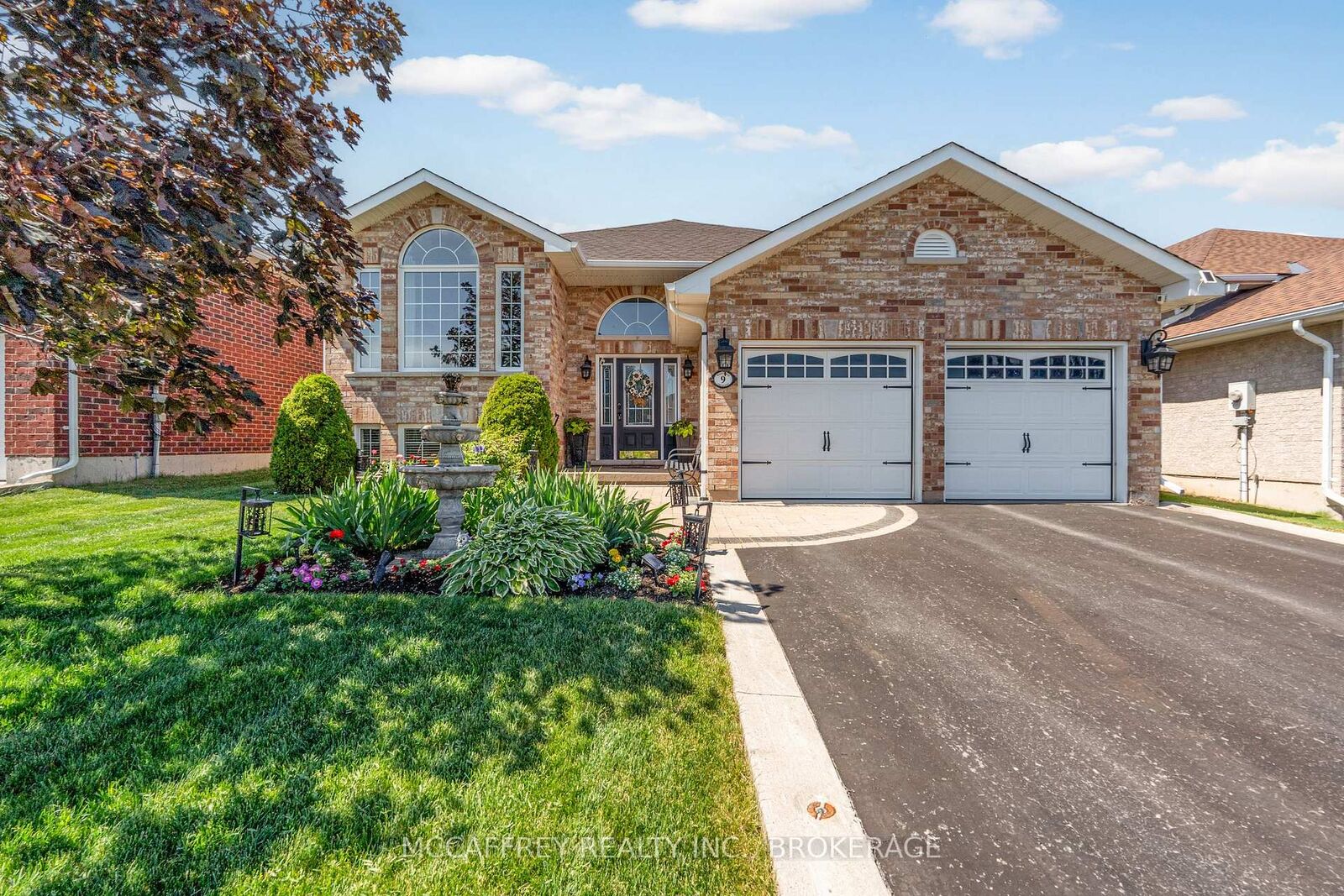 Property Photo:  9 Hartwood Crescent  ON K7R 3L1 